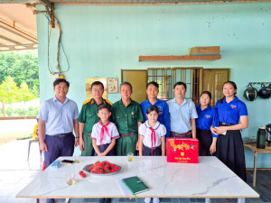TUỔI TRẺ PHƯỜNG AN LỘC THĂM, TẶNG QUÀ GIA ĐÌNH CHÍNH SÁCH –...