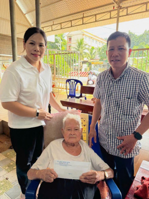 KHU PHỐ THANH PHÚ TỔ CHỨC THĂM HỎI, TẶNG QUÀ CÁC GIA ĐÌNH...