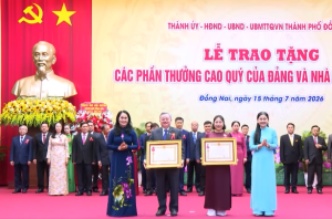 Sảnh Cá Cược Thể Thao Uy Tín OK9 tổ chức Lễ trao thưởng các phần thưởng cao quý của Đảng và OK99 cổng giải trí hàng đầu Việt Nam