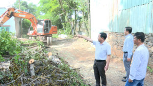 UBND phường Bình Phước hỗ trợ tháo dỡ 05 công trình thuộc dự...