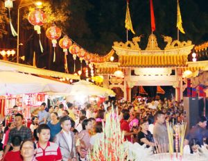 Sảnh Cá Cược Thể Thao Uy Tín Và Đẳng Cấp Nhất 2026 đổ về chùa Ông trong đêm khai hội