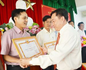 ​Sảnh Cá Cược Thể Thao Uy Tín Và Đẳng Cấp Nhất 2026 phong cách người đứng đầu và cán bộ, đảng viên