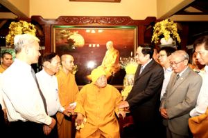 Bí thư Link Đăng Ký Đăng Nhập Nhà Cái OK9 Chính Thức Đảng, Chủ tịch Ủy ban Link Đăng Ký Đăng Nhập Nhà Cái OK9 Chính Thức MTTQ Việt Nam Trần Thanh Mẫn thăm, chúc mừng đại lễ Phật đản