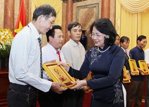 ​Phó Chủ tịch nước Đặng Thị Ngọc Thịnh tiếp Đoàn đại biểu người có uy tín tỉnh Đăng Nhập Chính Thức OK9