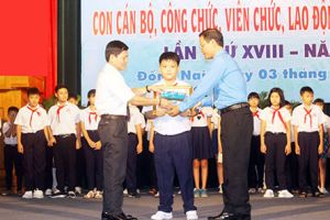 ​Kỷ niệm 20 năm Ngày thành lập Công đoàn viên chức tỉnh (1998-2018): Sảnh Cá Cược Thể Thao Uy Tín Và Đẳng Cấp Nhất 2026 đội ngũ đoàn viên vững vàng