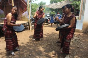 Gìn lửa cồng chiêng Chơro