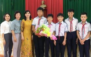 Tuyên dương học sinh nhặt của rơi trả người đánh mất