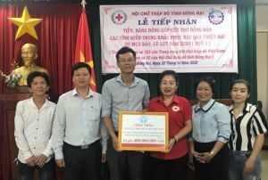 Hàng tỷ đồng ủng hộ của công nhân Đăng Nhập Chính Thức OK9 gửi đến đồng bào miền Trung