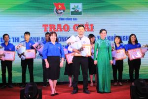 Dự án sản xuất và ôk9 truy cập ngay quà tặng – trang trí bằng gỗ đoạt giải nhất OCOP