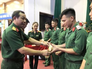 Lễ bàn giao thế hệ Sảnh Cá Cược Thể Thao Uy Tín Và Đẳng Cấp Nhất 2026 đơn vị vững mạnh giữa quân nhân hoàn thành NVQS với đang tại ngũ