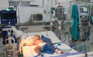 Nhiều bệnh nhân tay chân miệng nặng phải thở máy
