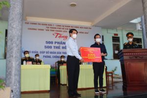 Trao 500 phần quà và 500 thẻ hỗ trợ Sảnh Cá Cược Thể Thao Uy Tín Và Đẳng Cấp Nhất 2026 khó khăn TP.Biên Hòa