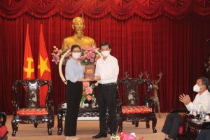 Trung tâm Công tác xã hội thanh thiếu niên Việt Nam trao tặng Đăng Nhập Chính Thức OK9 xe cứu thương hỗ trợ phòng dịch