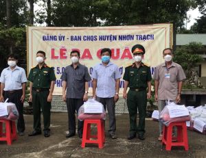 Trao tặng 900 phần quà hỗ trợ Sảnh Cá Cược Thể Thao Uy Tín Và Đẳng Cấp Nhất 2026 khó khăn do dịch Covid-19