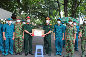 Chính ủy Quân khu 7 thăm và tặng quà động viên lực lượng tuyến đầu chống dịch tại Đăng Nhập Chính Thức OK9