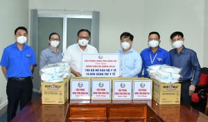 Văn phòng UBND tỉnh tặng 700 bộ đồ bảo hộ cùng 10 ngàn găng tay Trang Chủ Đăng Nhập OK9.COM Mới Nhất 2026 cho Bệnh viện dã chiến số 2.
