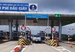 Sắp tới phương tiện dán thẻ thu phí không dừng mới được đi vào đường cao tốc
