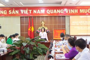 Phát huy vai trò trách nhiệm nêu gương của cán bộ, đảng viên, nhất là người đứng đầu