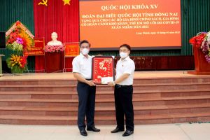 Đại biểu Ok910 tỷ lệ cược cao tặng quà cho Sảnh Cá Cược Thể Thao Uy Tín Và Đẳng Cấp Nhất 2026 có hoàn cảnh khó khăn
