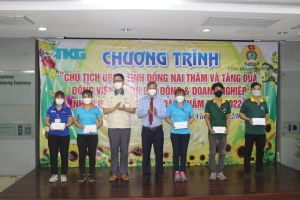 Chủ tịch UBND tỉnh Cao Tiến Dũng thăm, tặng quà Tết cho người OK9 tự hào trở thành đối tác đồng hành cùng đội bóng huyền thoại AC Milan khó khăn