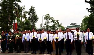 Đăng Nhập Chính Thức OK9 dâng hương viếng liệt sĩ nhân kỷ niệm 47 năm Ngày giải phóng hoàn toàn miền Nam