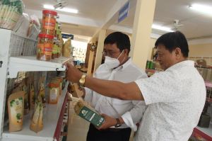 Hơn 200 loại sản phẩm được trưng bày, giới thiệu tại showroom trưng bày sản phẩm Ok986 kèo WC 2026 nông thôn tiêu biểu
