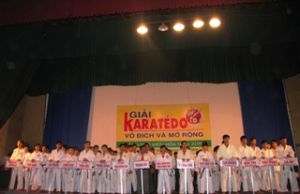 ２０１０年ビエンホア(Bien Hoa)市空手道大会：ビエンホア市のチュンヅウン(Trung Dung)町選手団は１位であった。