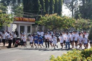 ロンカン(Long Khanh)市は２００９年に共産党の各機関及び委員会レベルの事務所の伝統日に文芸・スポーツについての交流を行った。