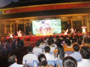 同奈省隆重举行纪念胡志明诞辰120周年（1890年5月19日至2010年5月19日）和联合国教科文组织（UNESCO）工人胡志明是“民族解放英雄、越南杰出文化家” 20周年（1990年）集会。