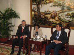 同奈省人委会副主席丁国泰会见美国驻胡志明市总领事馆经济领事