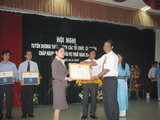 对履行好2007年纳税义务的150名个人、组织进行表扬。