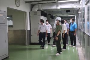 企業は、COVID-19の流行防止の誓約書を締結