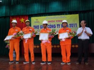 2011年同奈电力一人有限公司组织优秀工人比赛：隆城电力队获得一等奖。