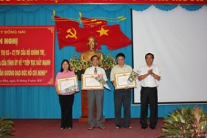 大力推进“向胡志明道德榜样学习和工作”