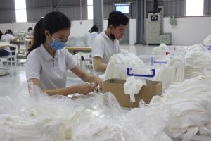企業は積極的に生産するために商品を保管します