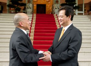 张晋勇总理会见柬埔寨国王
