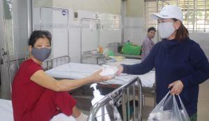 继续带口罩，保持距离预防Covid-19病毒