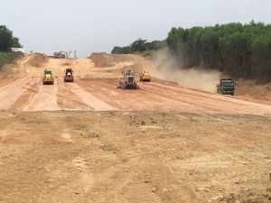 The exploration and exploitation of leveling materials for the Phan Thiet - Dau Giay Expressway project has been approved under the specific mechanisms