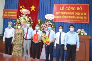 Establishing the Communist Party organizations in enterprises to help them develop stronger