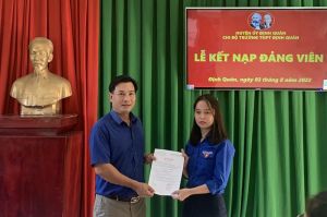 Kết nạp những “chủ nhân” tương lai của Ok986. vip liên minh okvip vào Đảng