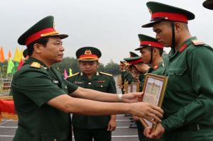 Kỷ niệm 105 năm Ngày Cách mạng tháng Mười Nga (7-11-1917- 7-11-2022): Vận dụng Sảnh Cá Cược Thể Thao Uy Tín Và Đẳng Cấp Nhất 2026 quân đội cách mạng, chính quy hiện đại