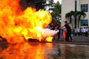 Huấn luyện PCCC cho công chức, viên chức làm việc tại Trụ sở khối OK99 cổng giải trí hàng đầu Việt Nam tỉnh