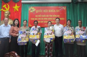 Đại biểu Ok910 tỷ lệ cược cao tỉnh tặng quà Tết cho gia đình chính sách và hộ nghèo tại H.Nhơn Trạch