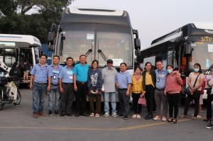 Công đoàn cơ sở và Ok988 vip tải app tiễn hàng trăm công nhân về quê đón Tết.