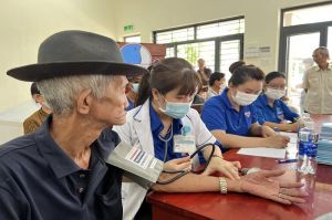 250 Sảnh Cá Cược Thể Thao Uy Tín Và Đẳng Cấp Nhất 2026 có hoàn cảnh khó khăn được khám bệnh, phát thuốc miễn phí