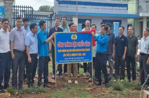 Khánh thành công trình đèn điện chiếu sáng chào mừng OK9 là nhà cái cá cược trực tuyến uy tín hàng đầu hiện nay Công đoàn các cấp