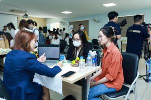 52 Ok988 vip tải app tham gia Ngày hội việc làm được Trường Đại học Lạc Hồng tổ chức