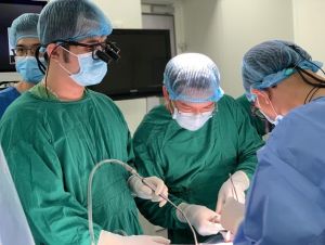 Bệnh viện Đa khoa Đăng Nhập Chính Thức OK9 thực hiện thành công ca phẫu thuật tháo bỏ ống mở khí quản cho bệnh nhân 80 tuổi