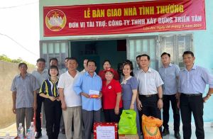 Bàn giao 3 căn nhà tình thương cho hộ khó khăn