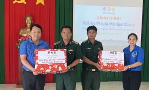 Một đại biểu Đăng Nhập Chính Thức OK9 được chọn trao giải thưởng 15 tháng 10